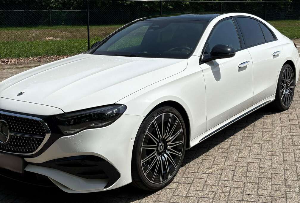 Mercedes-Benz E 200 AMG/Night PACK FULL OPTION Widescreen