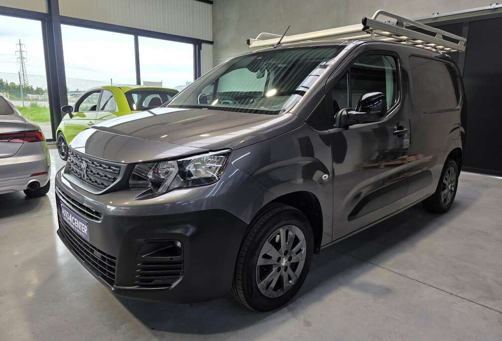 Peugeot 1.5 BlueHDi Asphalt // 3 PLACES / GALLERIE / GARAN