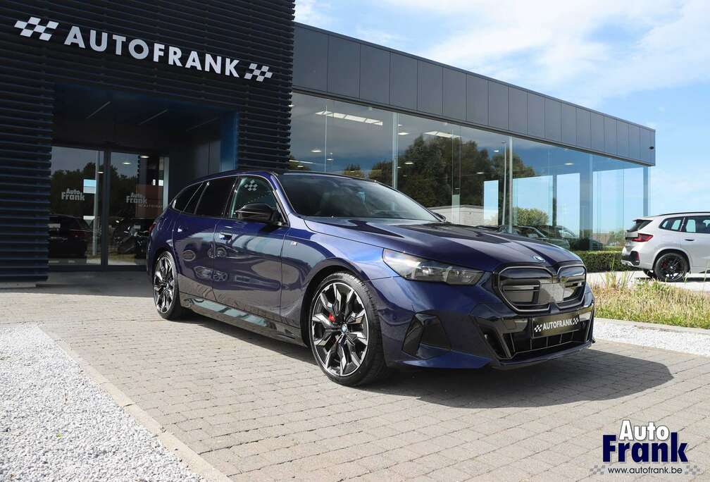 BMW M60 / TOURING / PANO / TREKHK / B&W / HUD / ONDERSTL PRO / INTGRL STR
