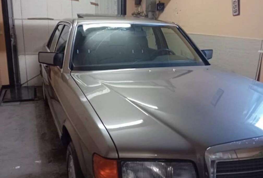 Mercedes-Benz W126 300SE