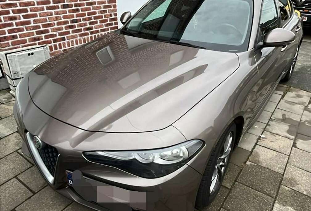 Alfa Romeo 2.2 Diesel AUTOMATIQUE bj. 2017 146000km Euro 6