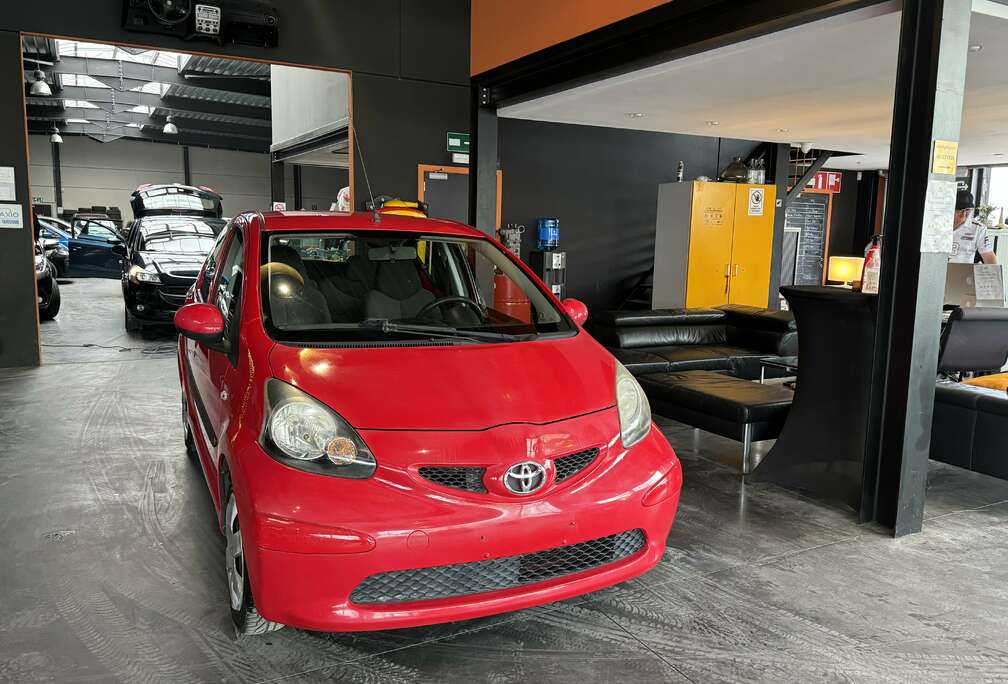 Toyota 1.0i AUTOMATIQUE73.032 KMRADIO CD/AUX- 5 PORTES