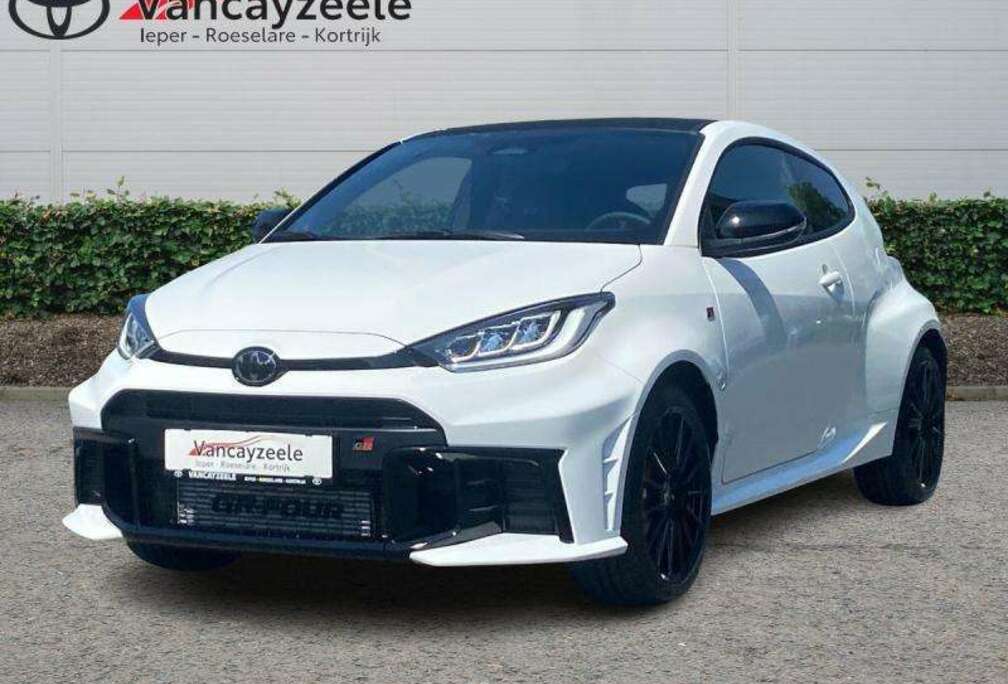 Toyota GR 1.6i MT+red interior accent