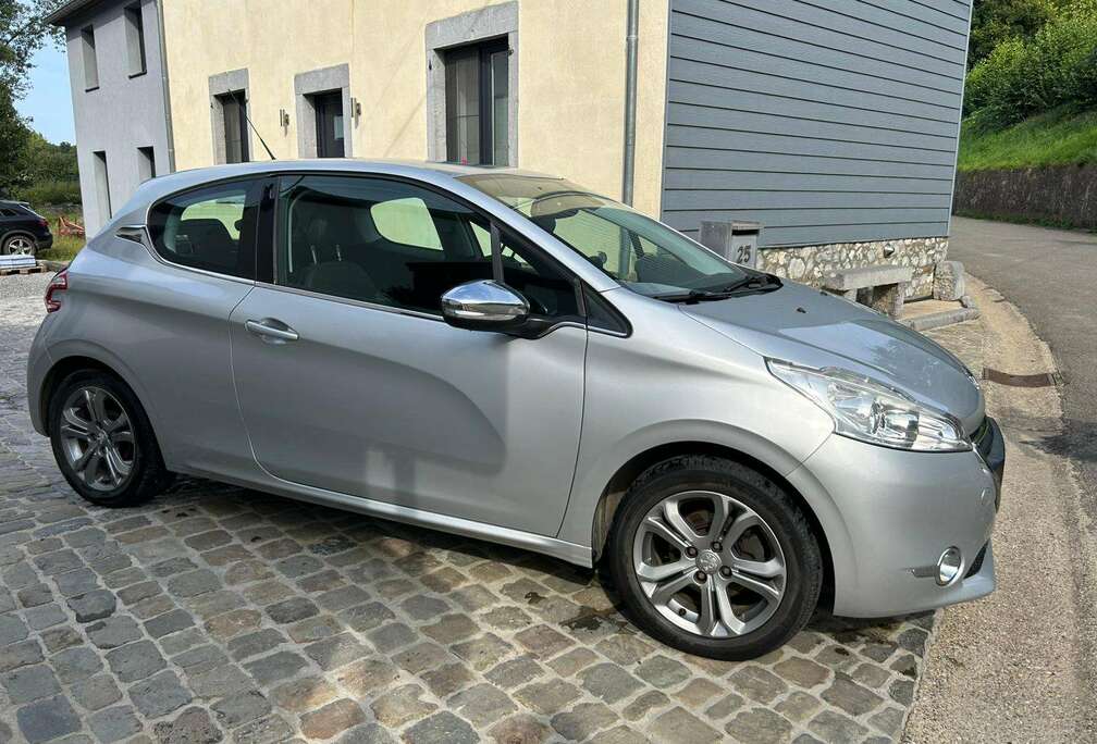 Peugeot 208 1.2i Style