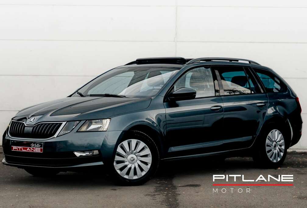 Skoda COMBi 1.6 TDi TOIT OUVRANT PANO / ATTELAGE / CAM