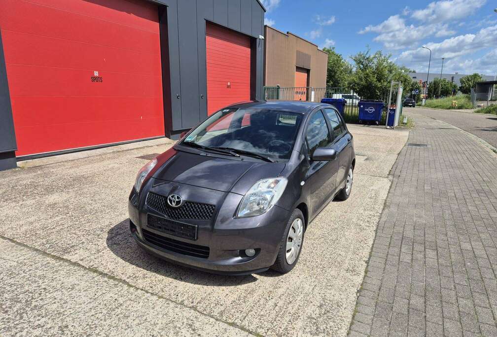 Toyota 1.3i VVT-i - Airco - Navigatie - Parkingssensoren + Keuring - Garantie - Toyota Yaris TomTom edition