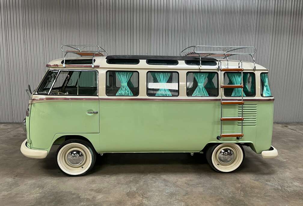 Volkswagen Kombi Samba Style + Safari Windows