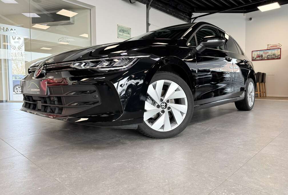 Volkswagen Golf 1.5 eTSI DSG  12211 km