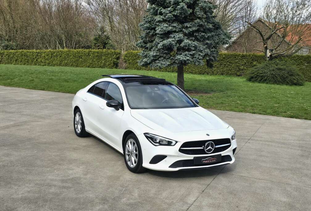Mercedes-Benz Ess. ** Toit Pano - Caméra - LED ** GAR 12M