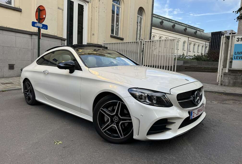 Mercedes-Benz Amg Line //LED , TOIT PANO , ETC,…