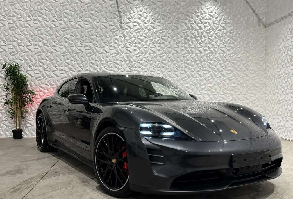 Porsche GTS Sport Turismo Sport Chrono 517 CH