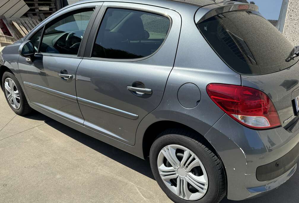 Peugeot Peugeot 207 11/2009 Benzine 1.4 Vti