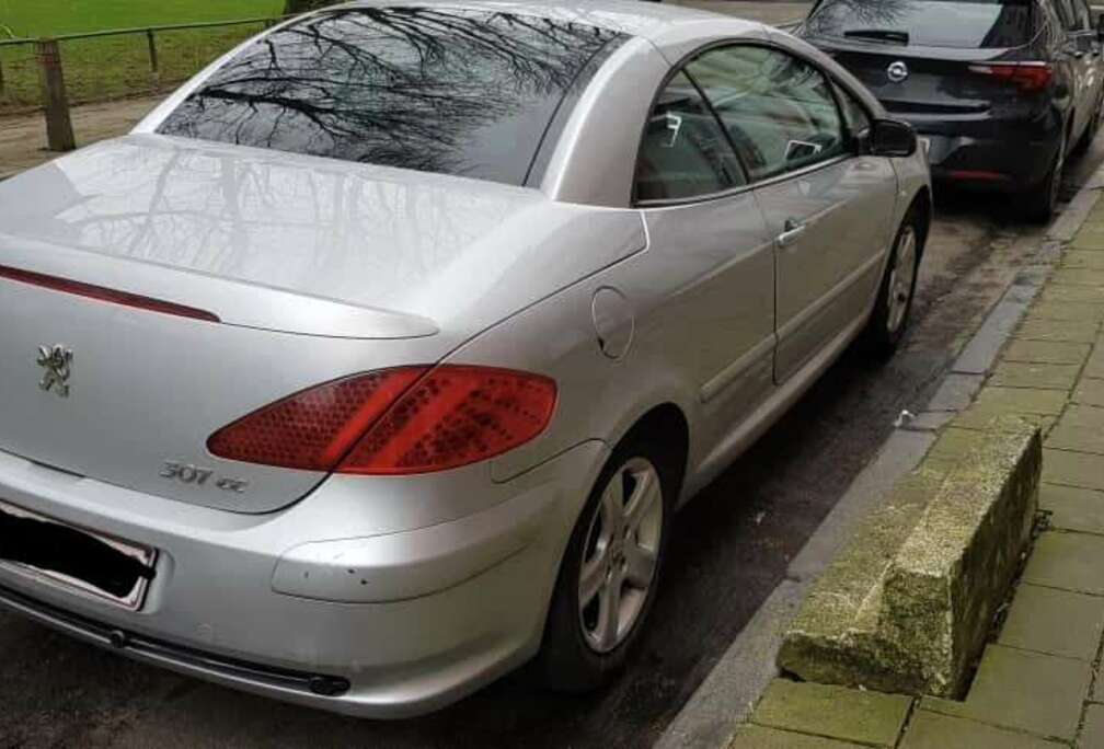 Peugeot CC 1.6i 16v Dynamique