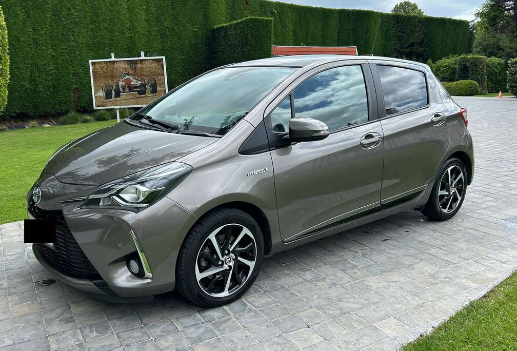 Toyota 1.5 Hybrid CVT Lounge