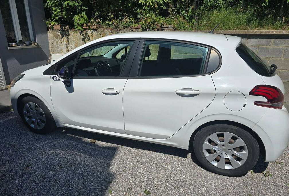 Peugeot 208 1.0i Like