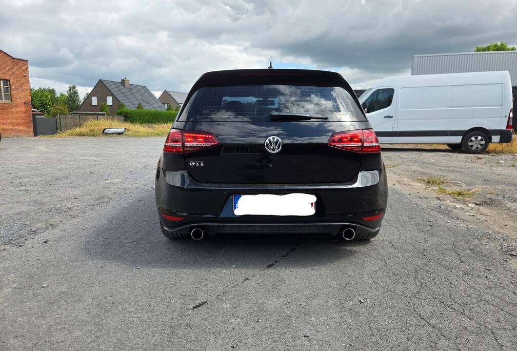 Volkswagen Golf 2.0 TSI Performance