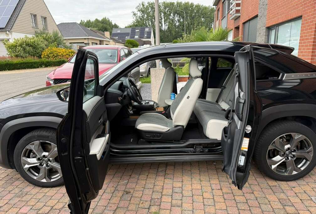 Mazda 35.5 kWh e-SKYACTIV Skydrive