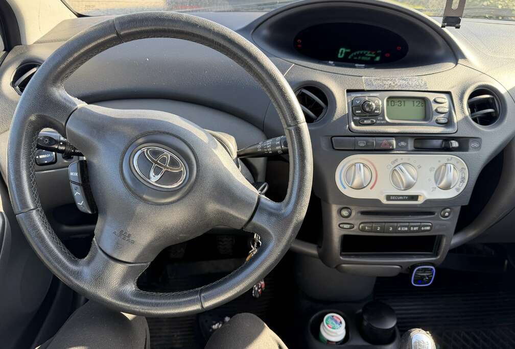 Toyota Yaris 1.0i VVT-i 16v Blue