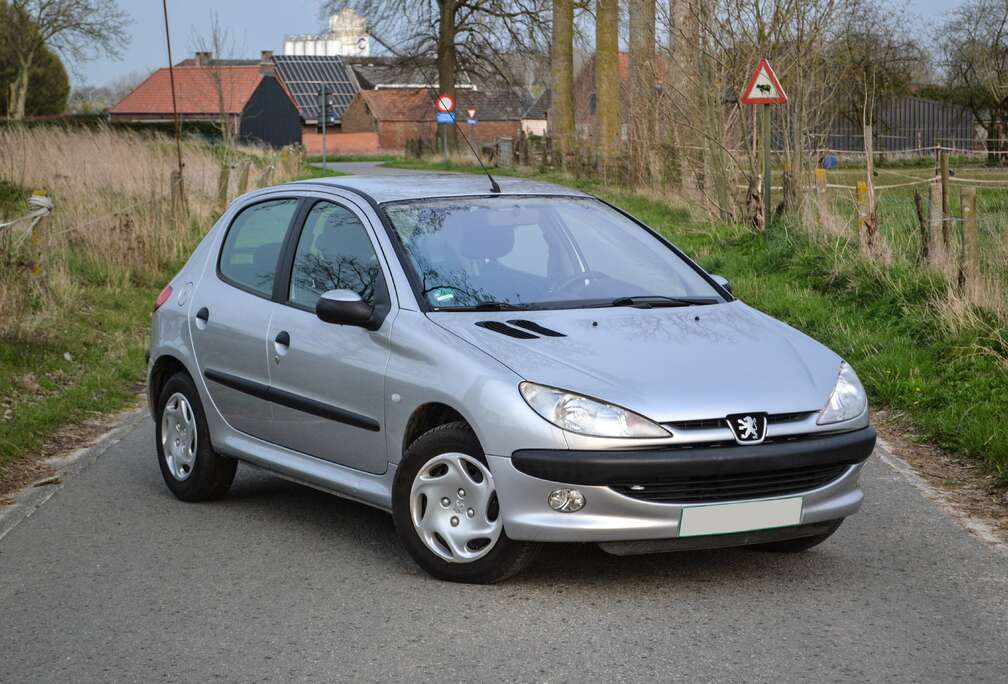 Peugeot 1.6i 16v XT - Automaat - 5 deurs - Airco