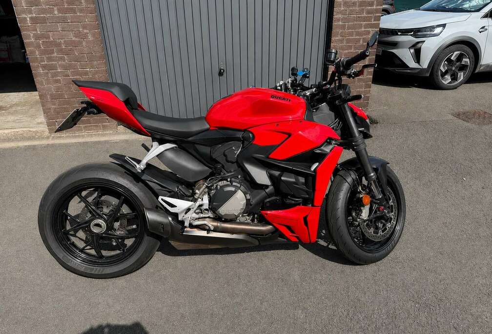 Ducati Streetfighter V2