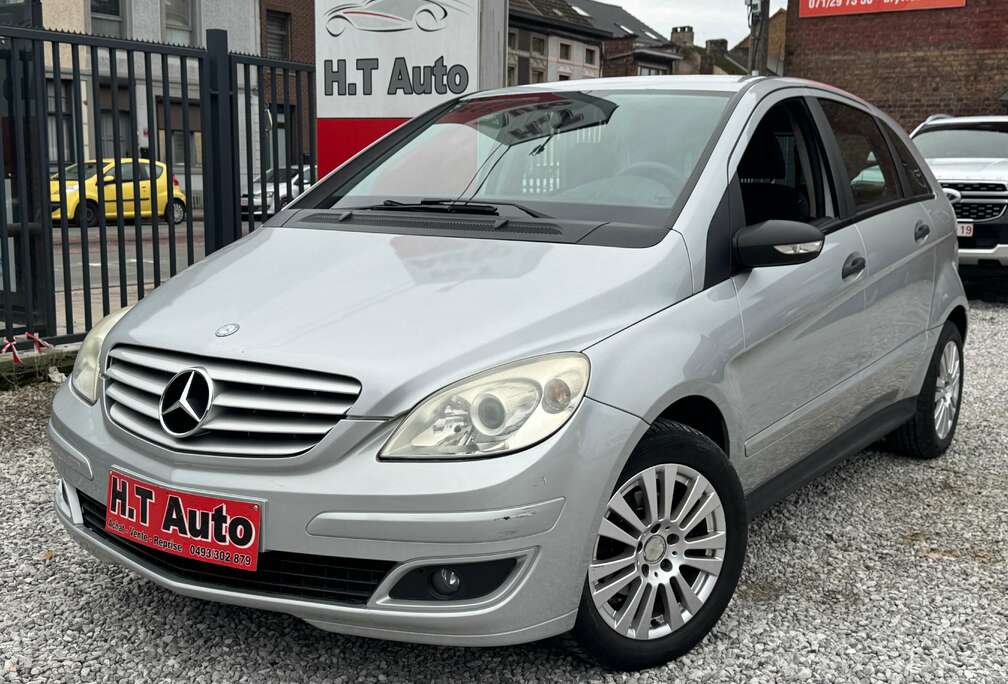 Mercedes-Benz Essence airco prêt à immatriculé