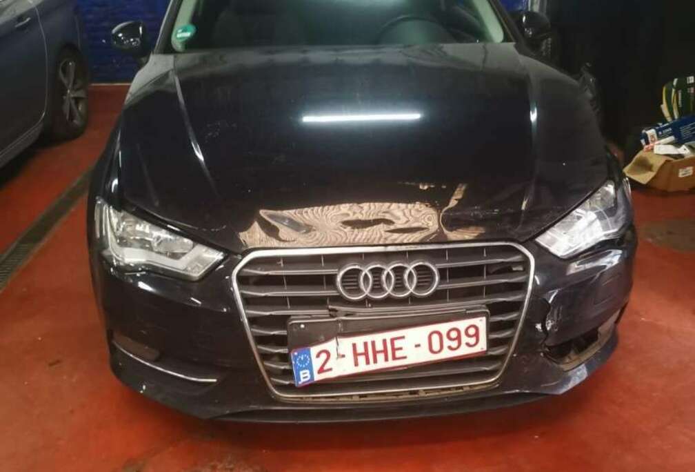 Audi accidenté  289 k klm nouveau moteur  85000 klm