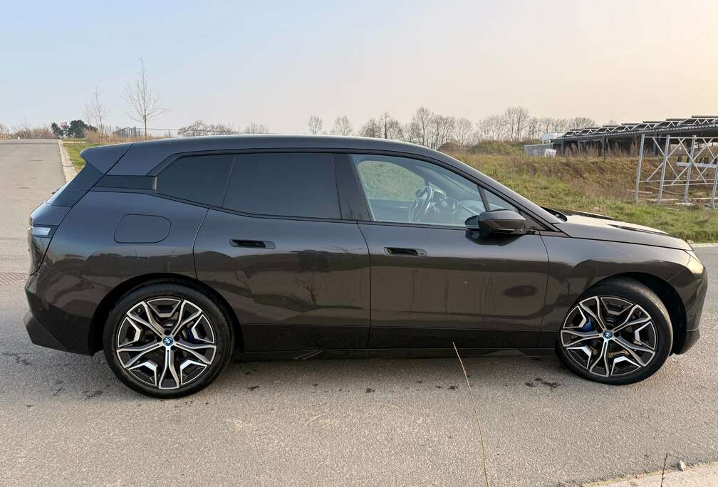 BMW iX 76.6 kWh xDrive40