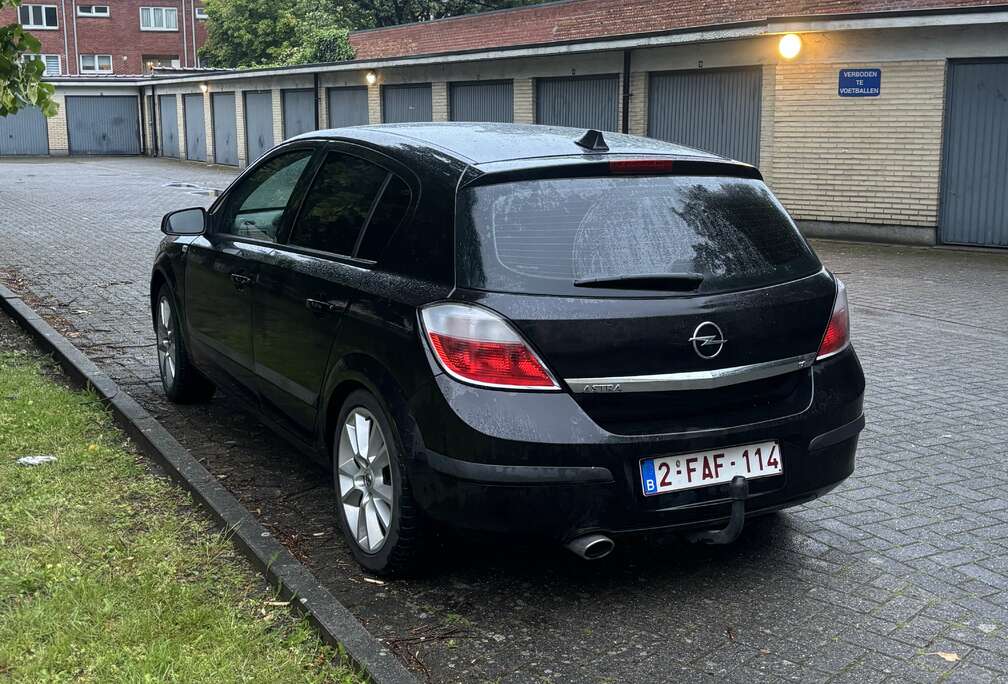 Opel 1.8 16v Elegance