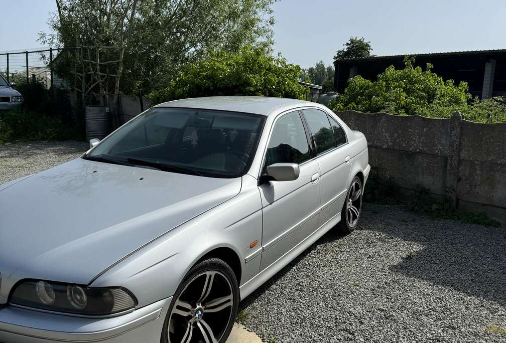 BMW 520i 6 Cylinder 170pk