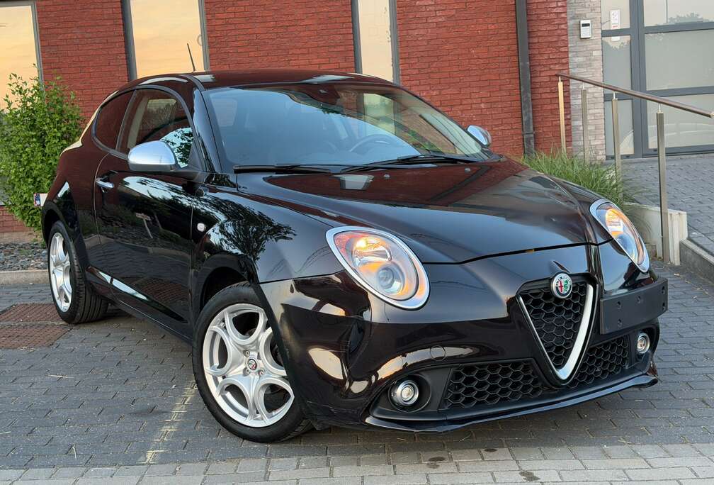 Alfa Romeo 2017 1.4i ( 21.982Km ) Dégâts carrosserie ( vente dans l\'état )