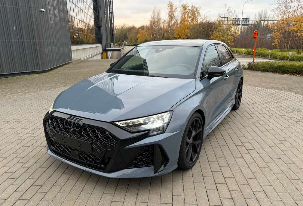 Audi RS3 2025/ ALCANTARA/SONOS/PANORAMIC / CARBON / TVA/ EXPORT