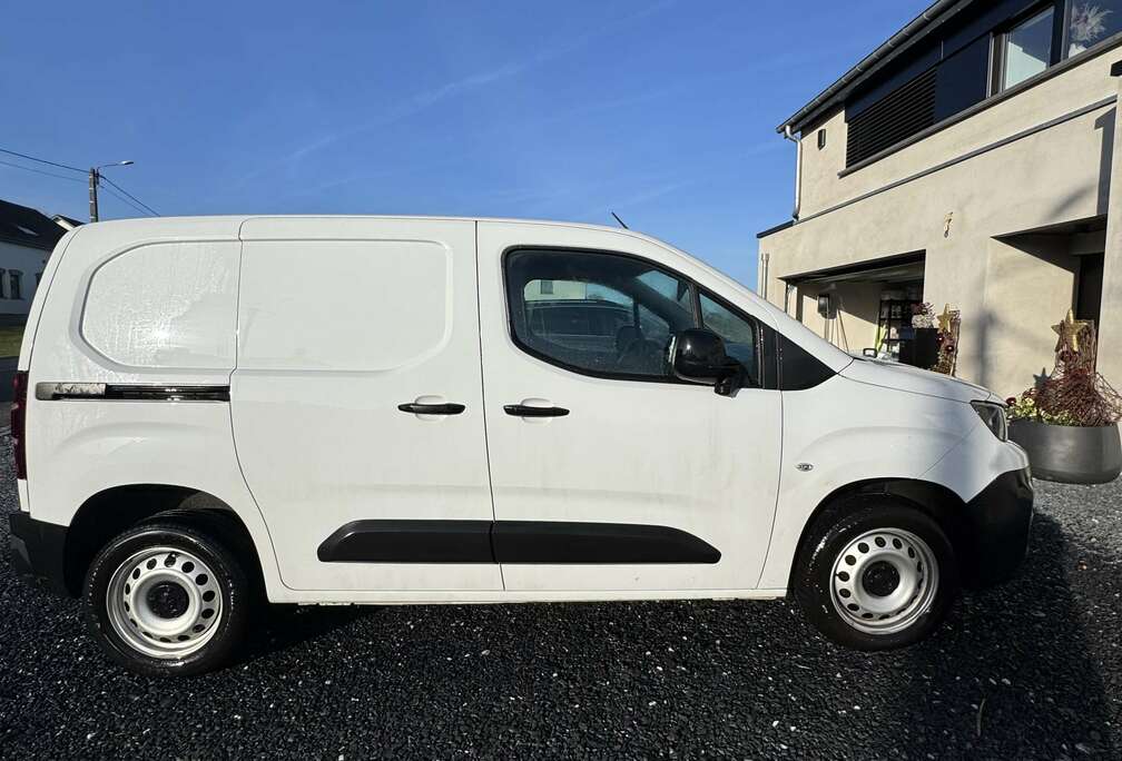 Peugeot 1.5 BlueHDi L1 STD Light Pro (EU6.3)