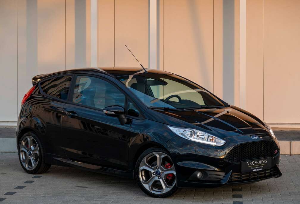 Ford Ford Fiesta ST 182 pk / slechts 41k km / Leder Recaro / 1j Garantie