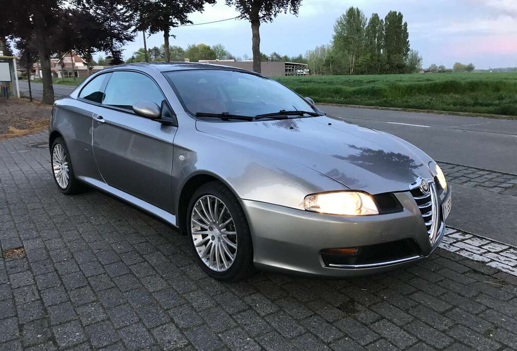 Alfa Romeo GT 2.0 JTS Distinctive