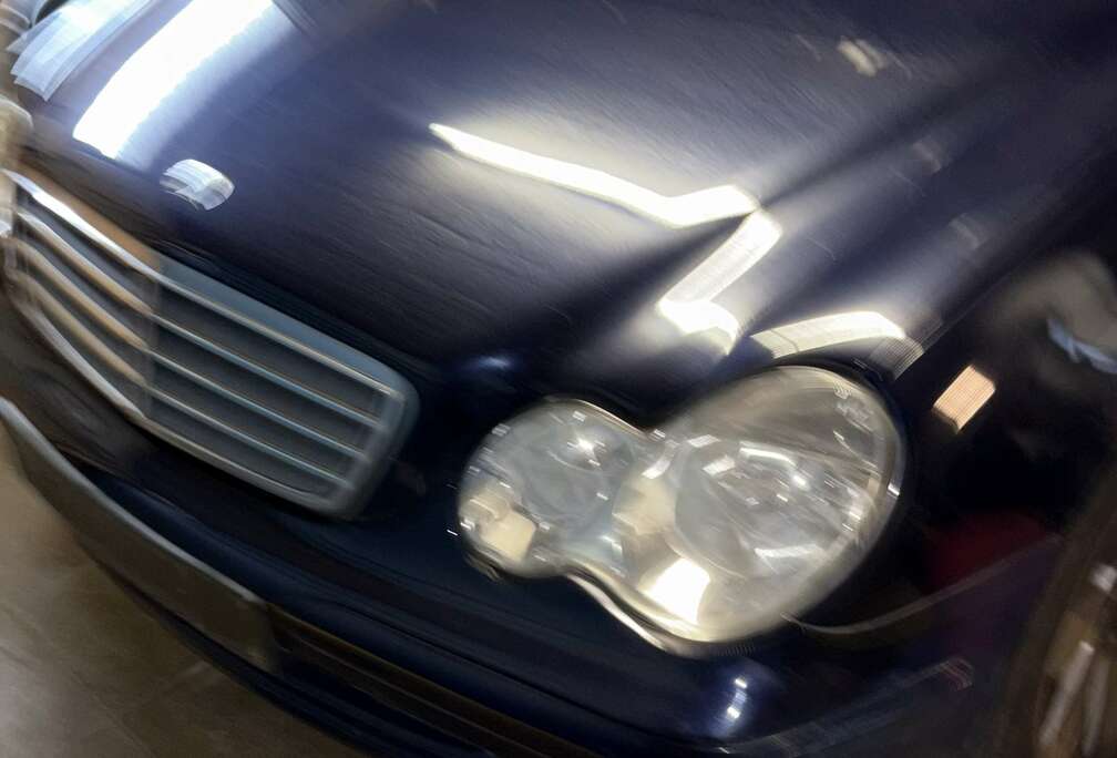 Mercedes-Benz CDI Classic. Les 2 Amortisseurs Arrières À Remplac