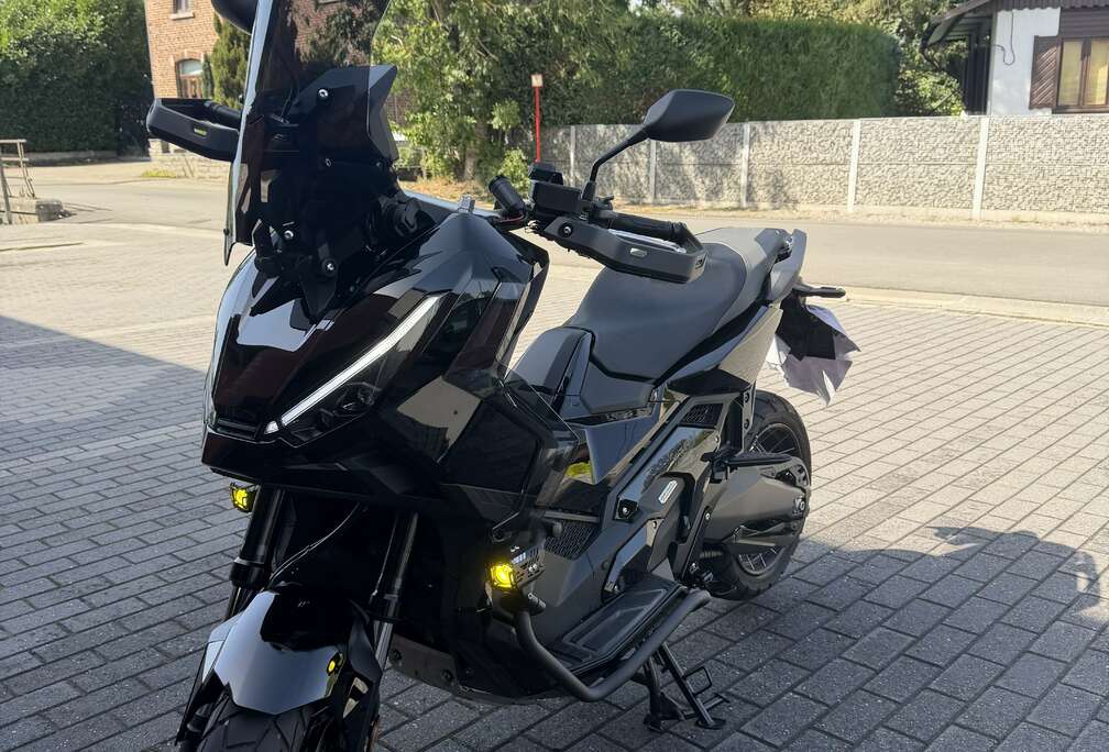 Honda XADV750
