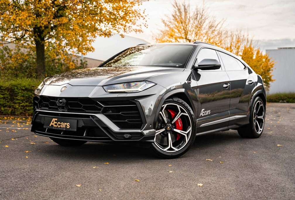 Lamborghini *** CARBON CERAMIC BRAKES / PANO ROOF / LED ***