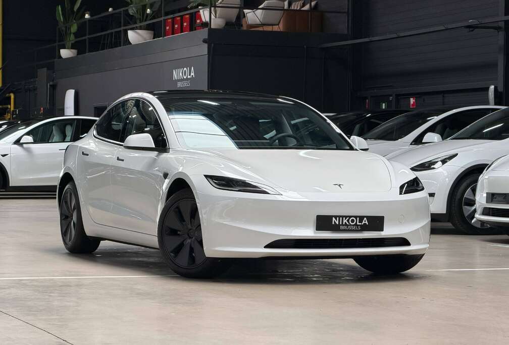Tesla HIGHLAND PREMIUM - REAR WHEEL DRIVE - LOW MILEAGE - AUTOPILOT