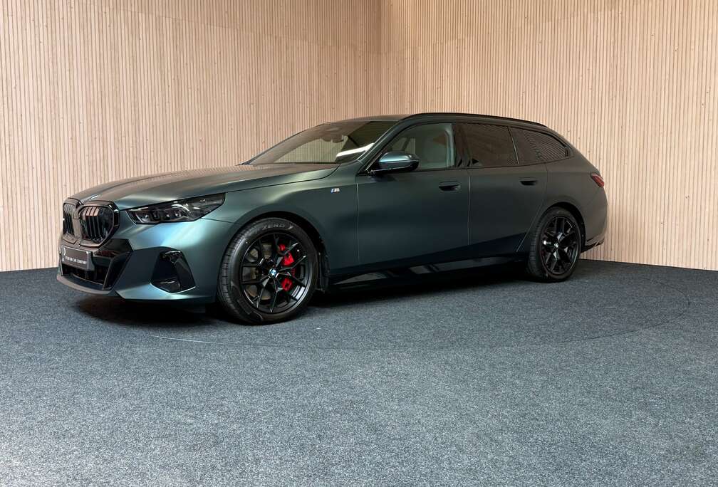 BMW i5 Touring 83.9 kW eDrive40| M-pack| Frozen grey|Smaragd groen