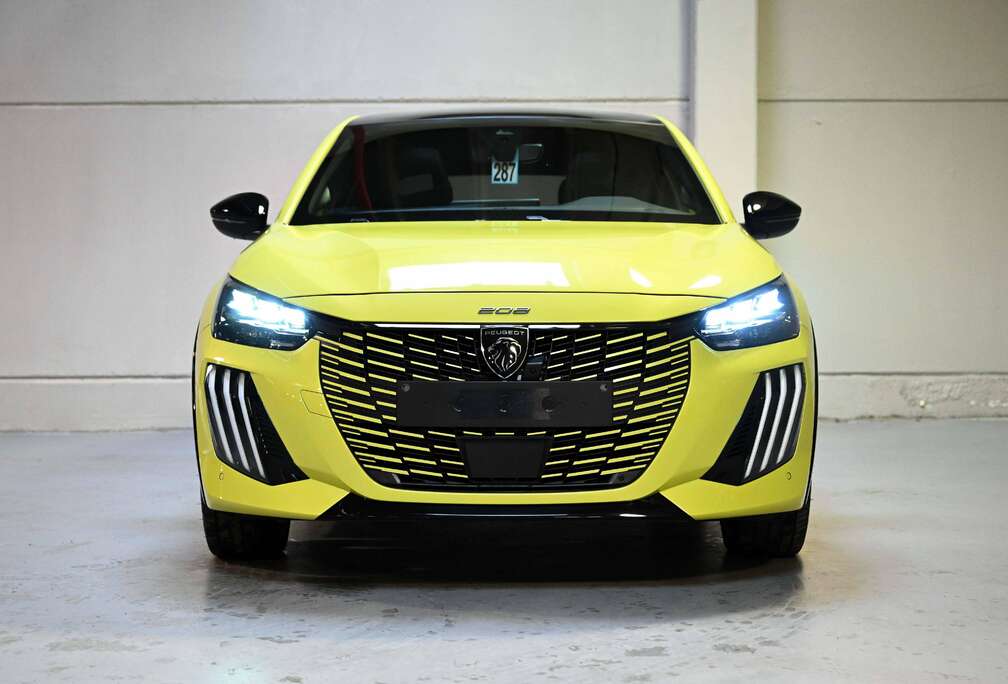 Peugeot GT / Eléct 156 / Toit pano/ CAM / JA 17