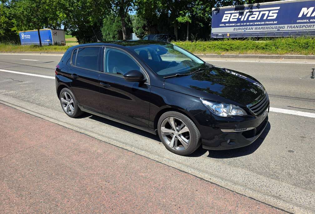 Peugeot 1.2 PureTech Active STT 1EIG. IN ZEER GOEDE STAAT MET NIEUWE MOTOR