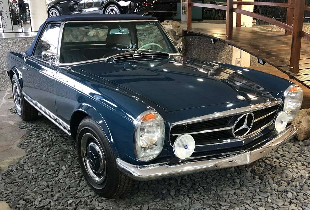 Mercedes-Benz Automaat W113 Pagode 1966 BLUE in zeer goede staat