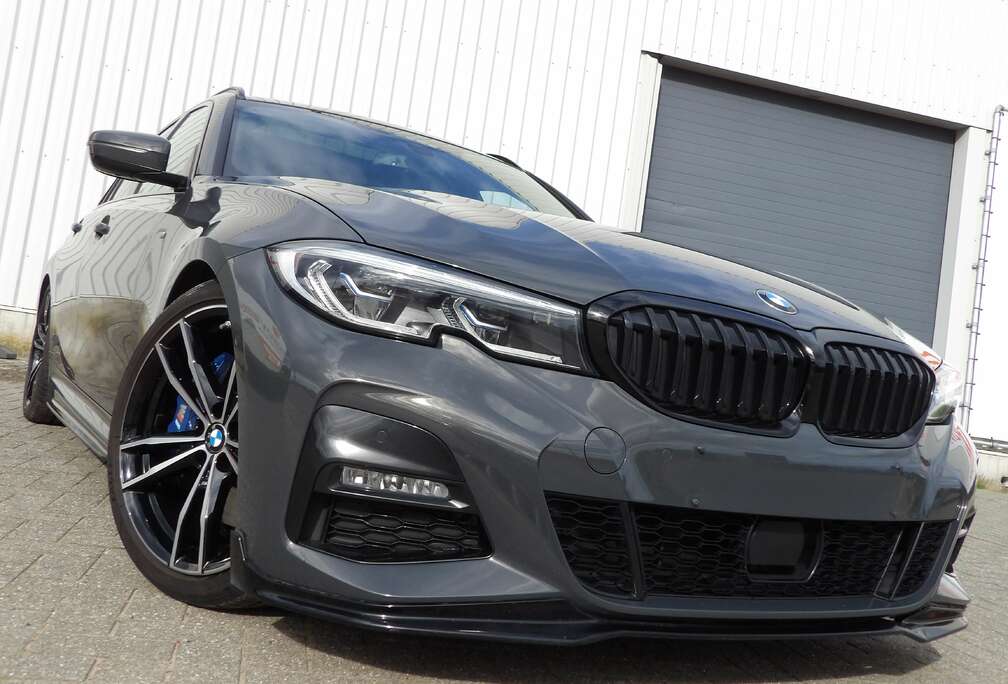 BMW Touring 330e  M-Pack  Full Option - Plug In Hybrid