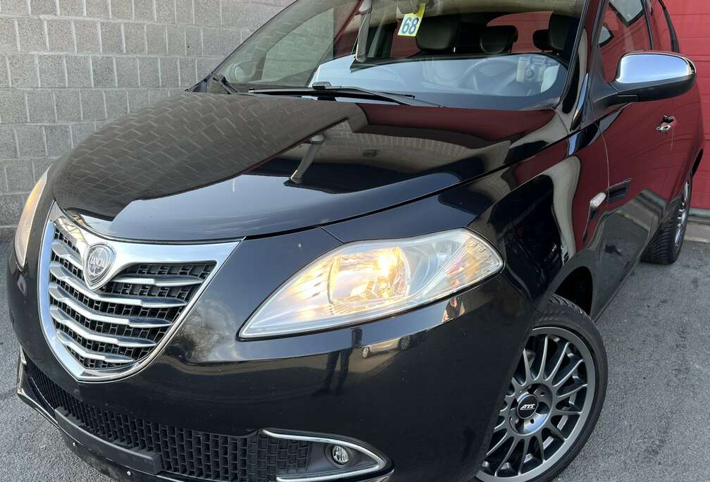 Lancia 0.9 TwinAir Platinium + CLIM + NAVI + PANO + CUIR