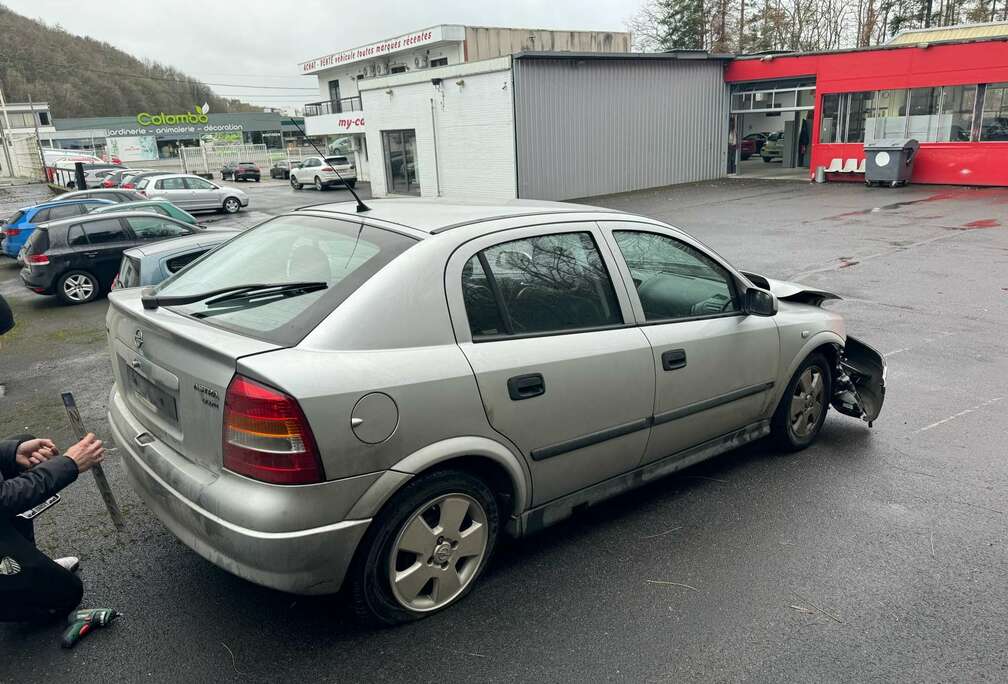 Opel 2.0 Dti 16v Elegance accidentée moteut demarre