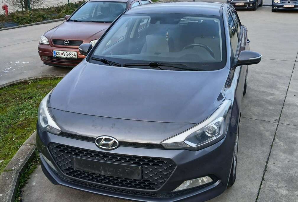 Hyundai i20 1.1 CRDi YES Silver