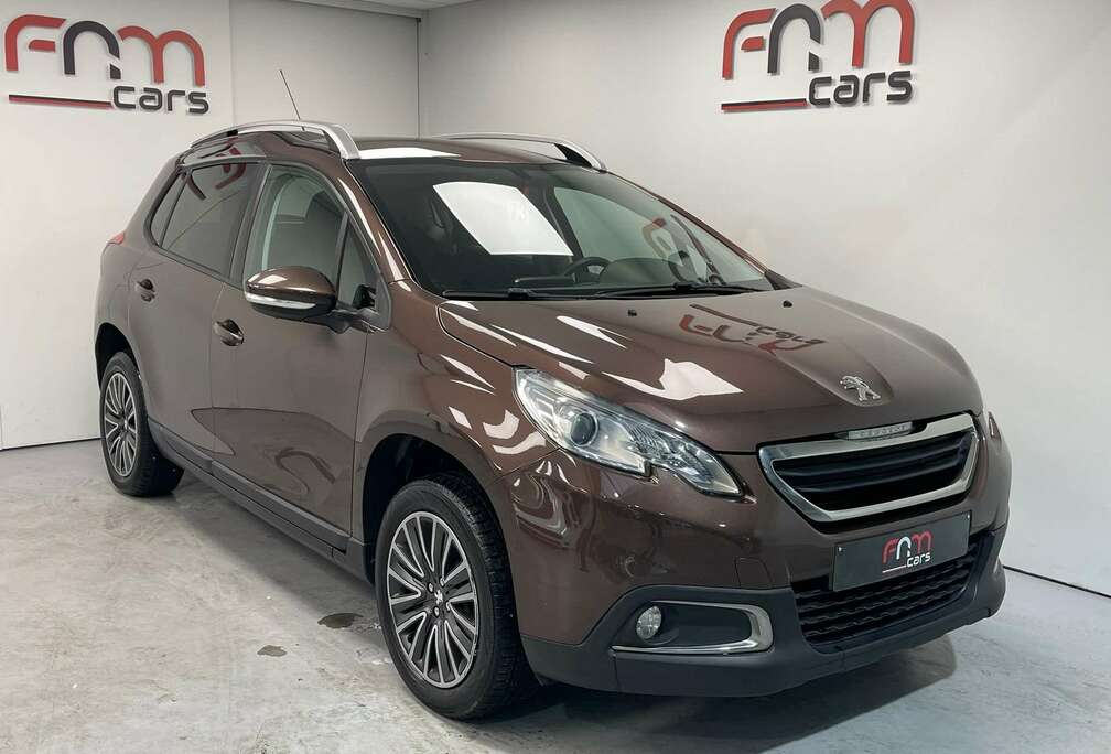 Peugeot 1.2i benzine bwj2014 Navi Cruise pdc Garantie