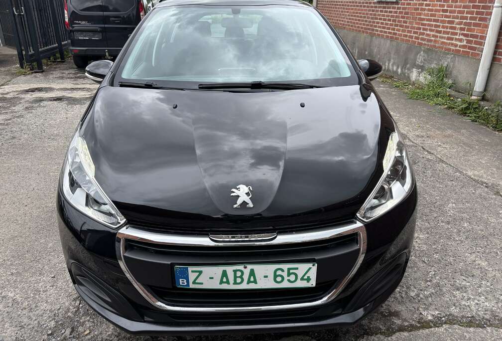 Peugeot 208 1.6 BlueHDi prête à immatriculer