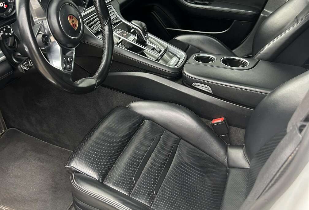 Porsche 4 E-Hybrid Sport Turismo