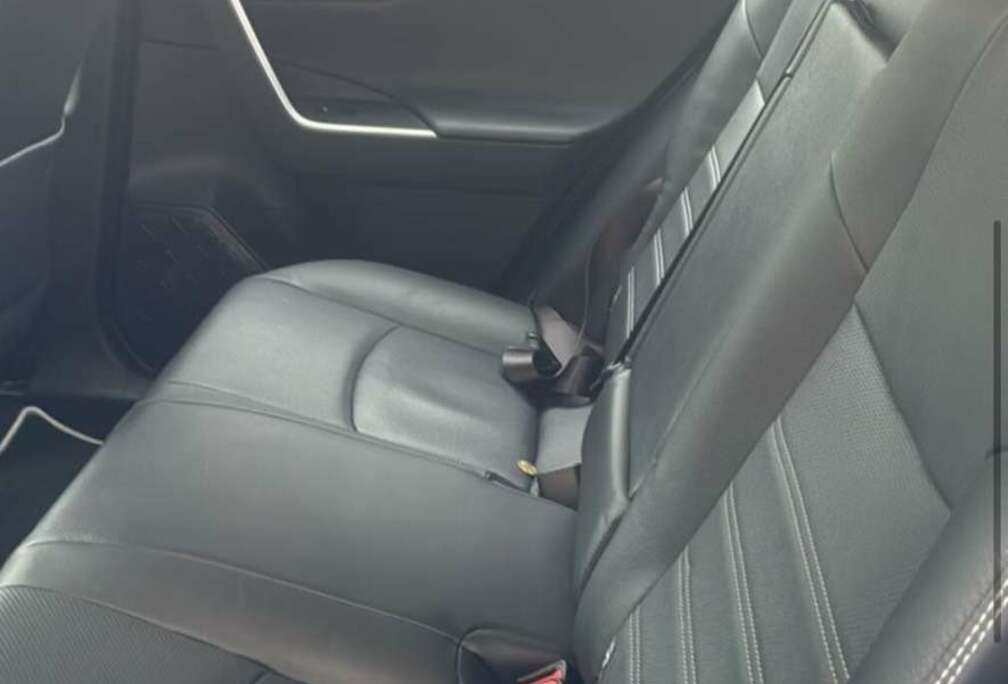 Toyota 2.5 4x4 Hybrid Style Selection